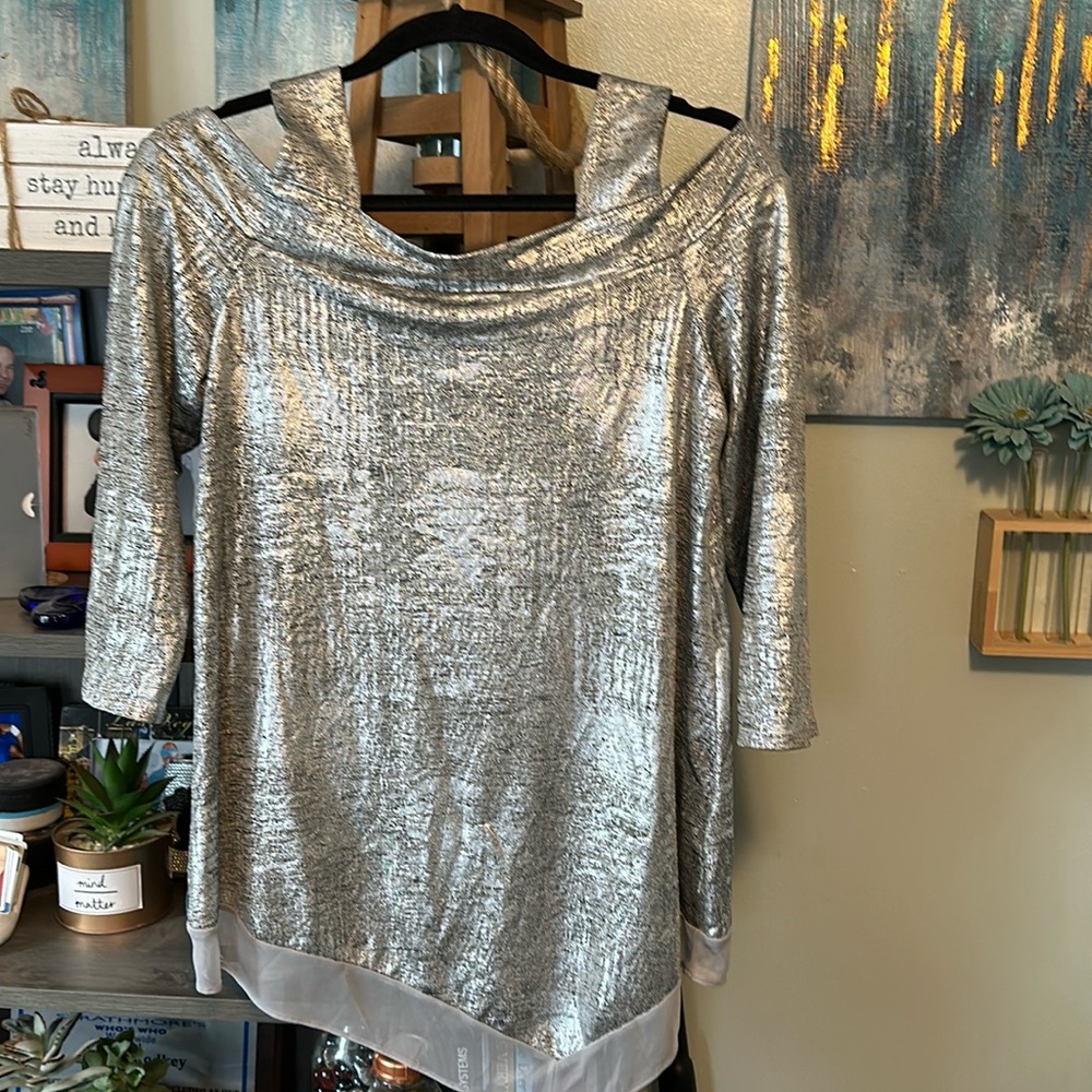 Blouse off shoulder